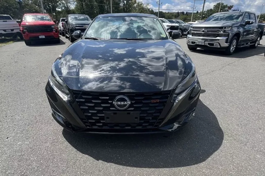 2023 Nissan Altima 2.5 SR photo 1