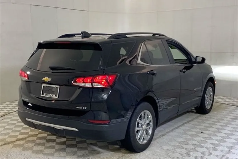 2022 Chevrolet Equinox LT photo 1