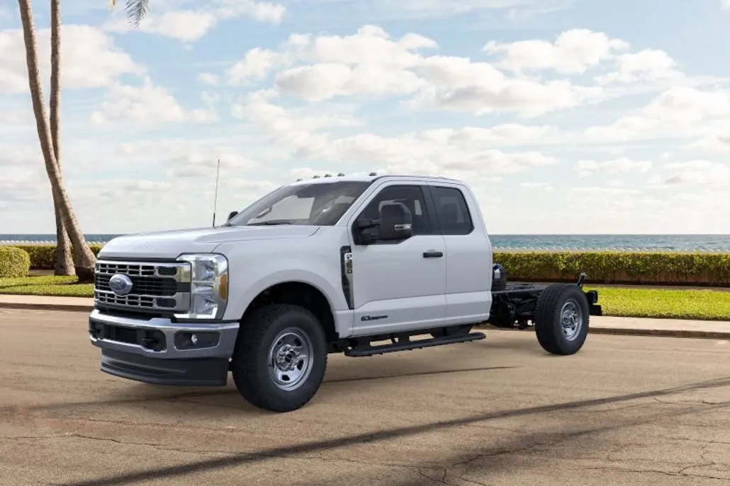 2025 Ford F-350 XL photo 1