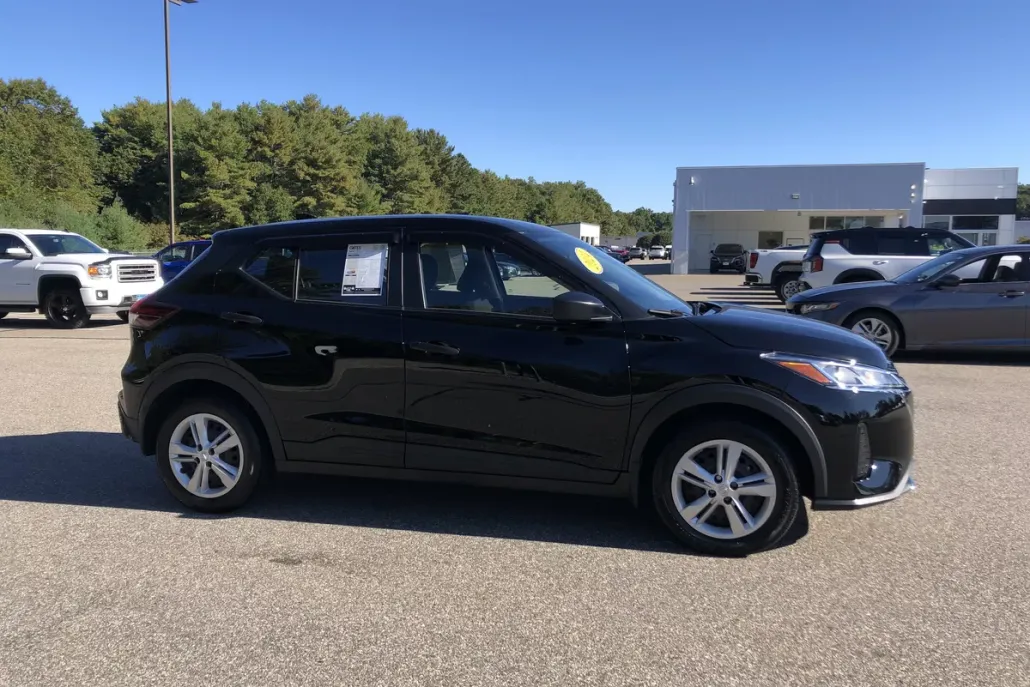2024 Nissan Kicks S photo 1