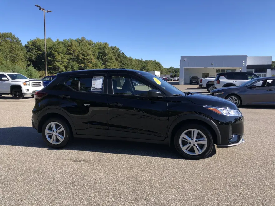 2024 Nissan Kicks S photo 1