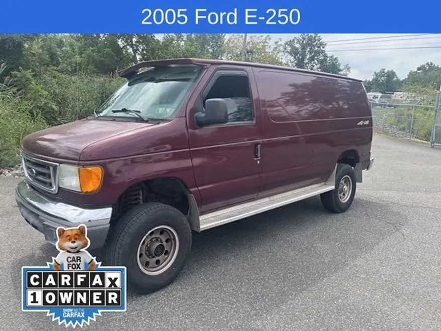2005 Ford E-250 Cargo photo 1