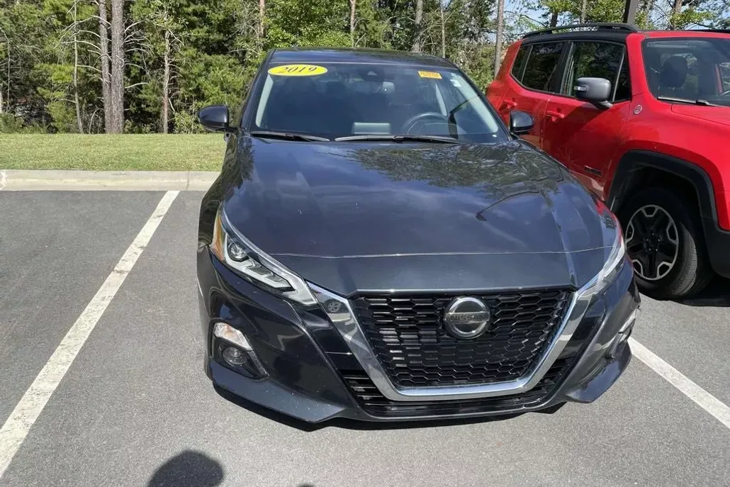 2019 Nissan Altima 2.5 Platinum photo 1