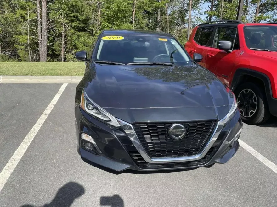 2019 Nissan Altima 2.5 Platinum photo 1
