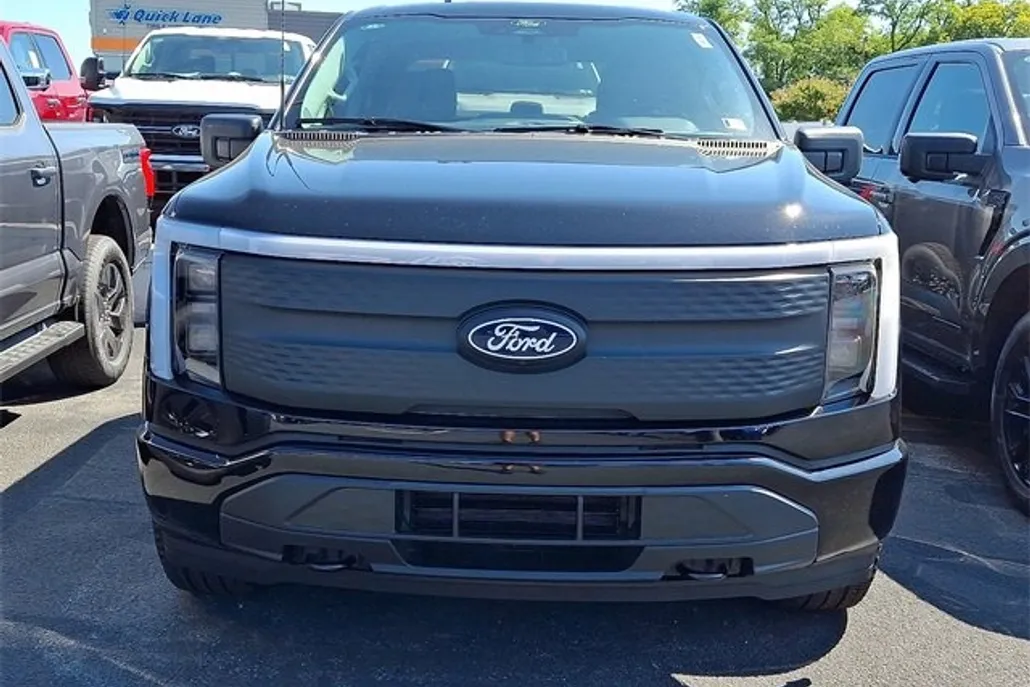 2025 Ford F-150 Lightning XLT photo 1
