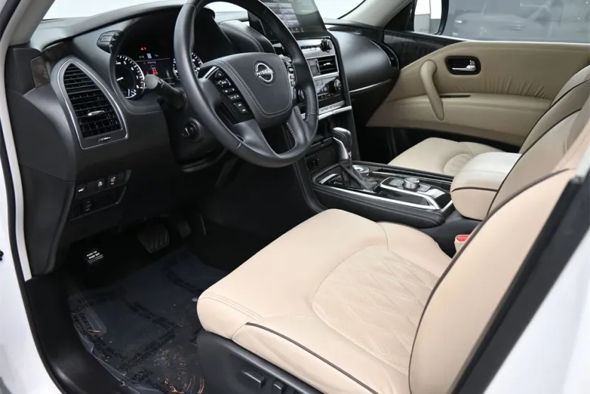 2023 Nissan Armada Platinum photo 1