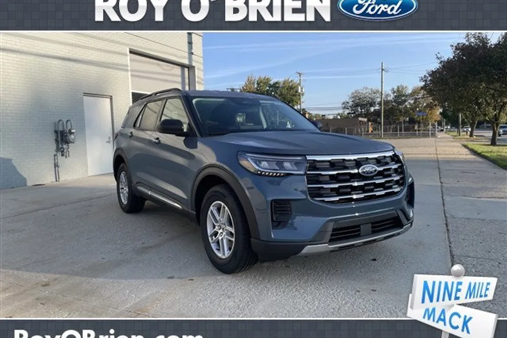 2025 Ford Explorer photo 1