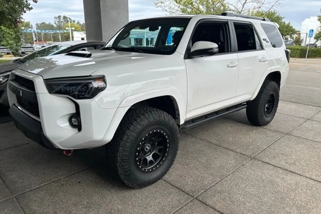 2023 Toyota 4Runner TRD Off-Road Premium photo 1