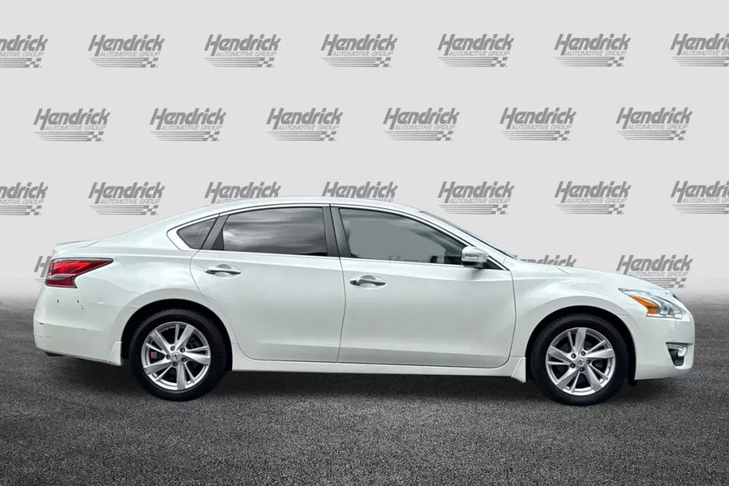 2015 Nissan Altima 2.5 SV photo 1