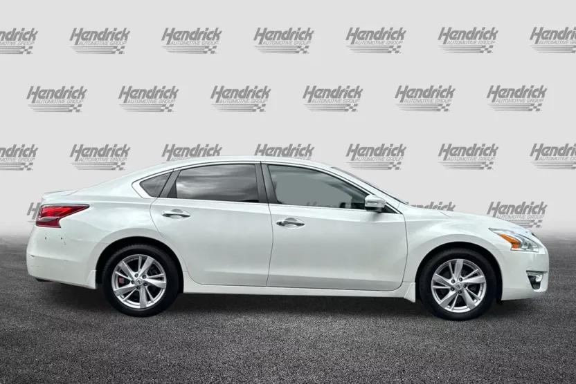 2015 Nissan Altima 2.5 SV photo 1