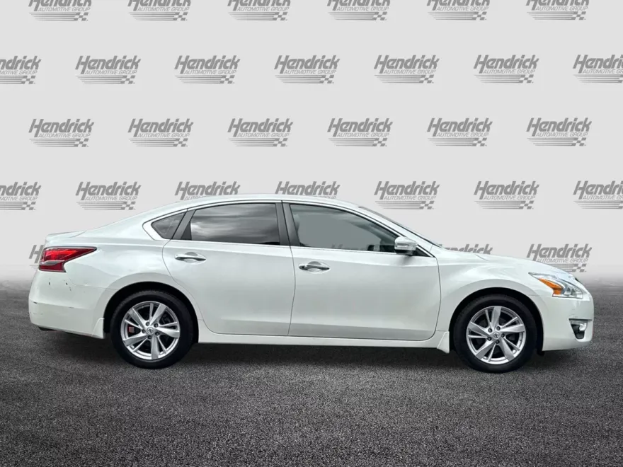 2015 Nissan Altima 2.5 SV photo 1