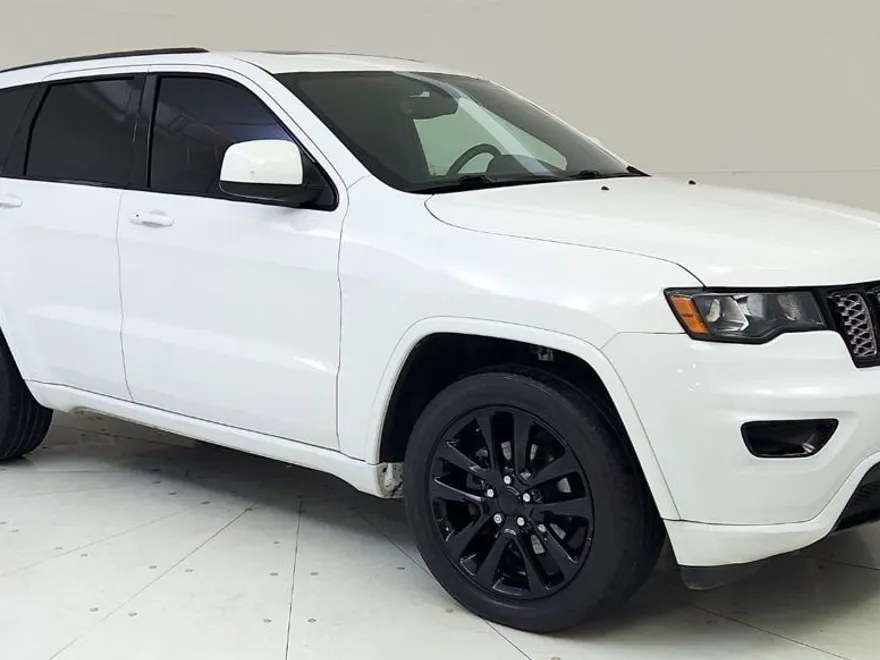 2020 Jeep Grand Cherokee Altitude photo 1