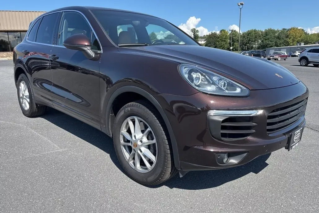 2016 Porsche Cayenne Base photo 1