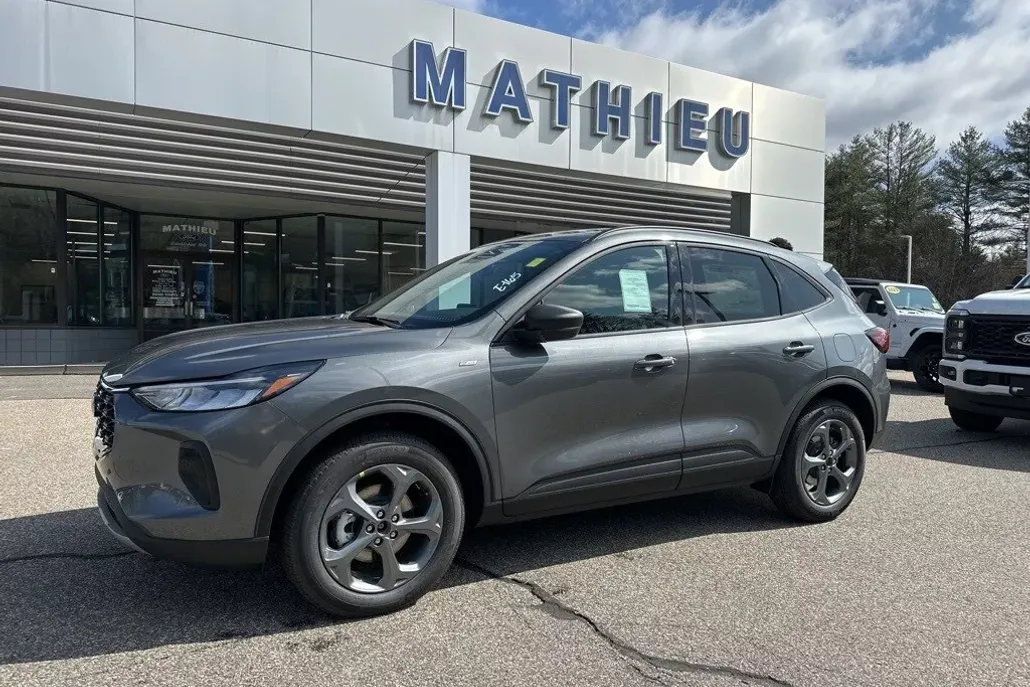 2025 Ford Escape ST-Line photo 1