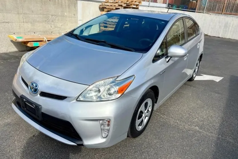 2013 Toyota Prius Two photo 1