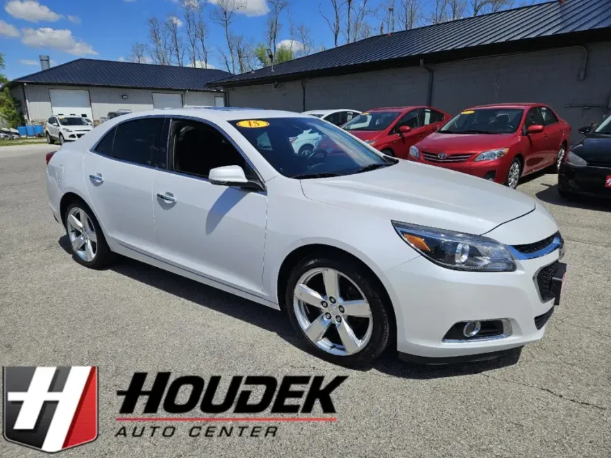 2015 Chevrolet Malibu LTZ photo 1