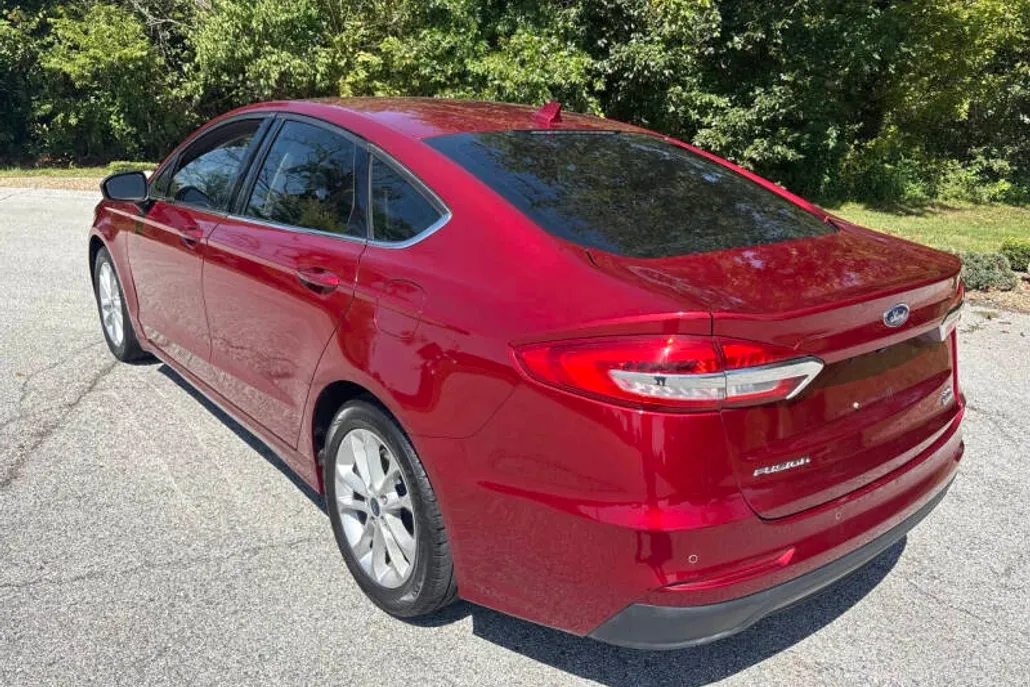 2019 Ford Fusion SE photo 1
