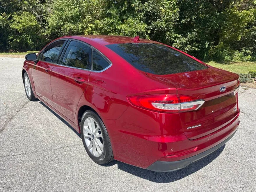 2019 Ford Fusion SE photo 1