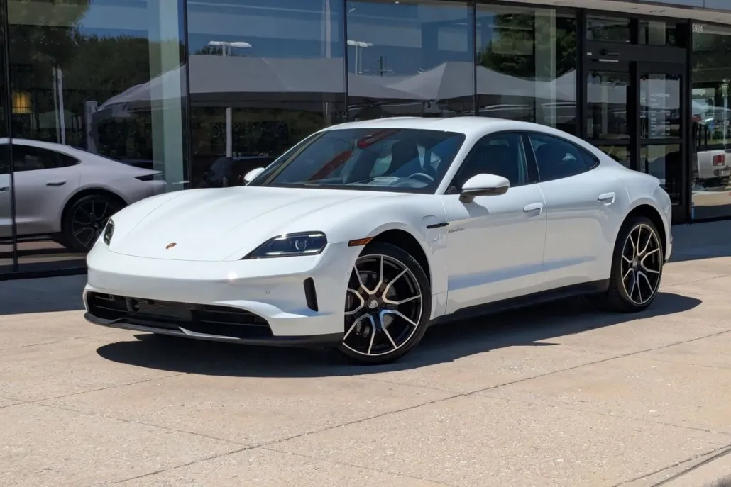 2025 Porsche Taycan 4 photo 1