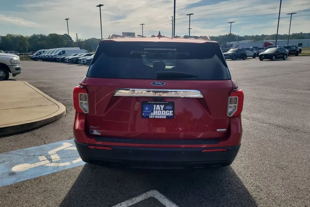 2020 Ford Explorer XLT photo 1