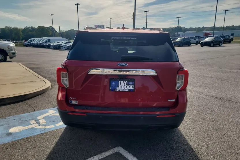 2020 Ford Explorer XLT photo 1