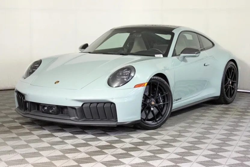 2025 Porsche 911 4 GTS photo 1