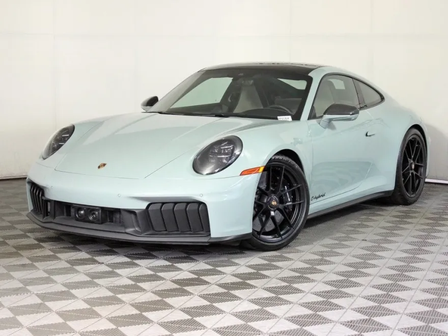 2025 Porsche 911 4 GTS photo 1