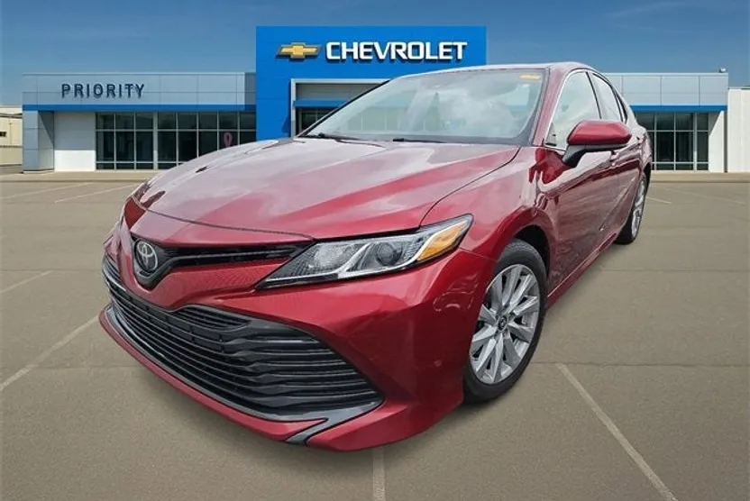 2019 Toyota Camry LE photo 1