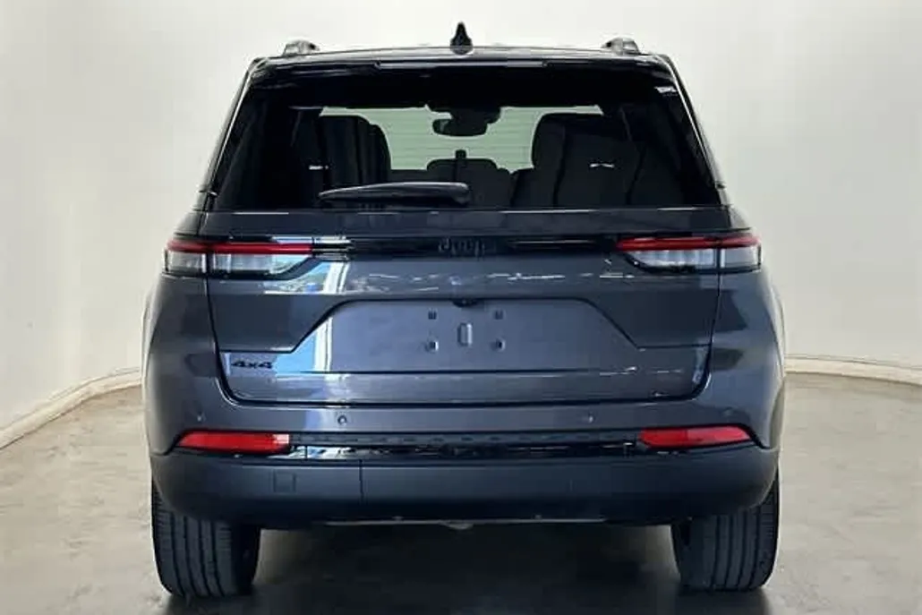 2023 Jeep Grand Cherokee Altitude photo 1