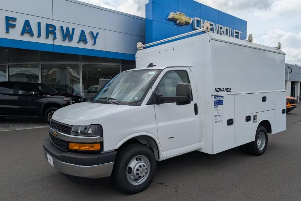 2025 Chevrolet Express 3500 Cutaway Van photo 1