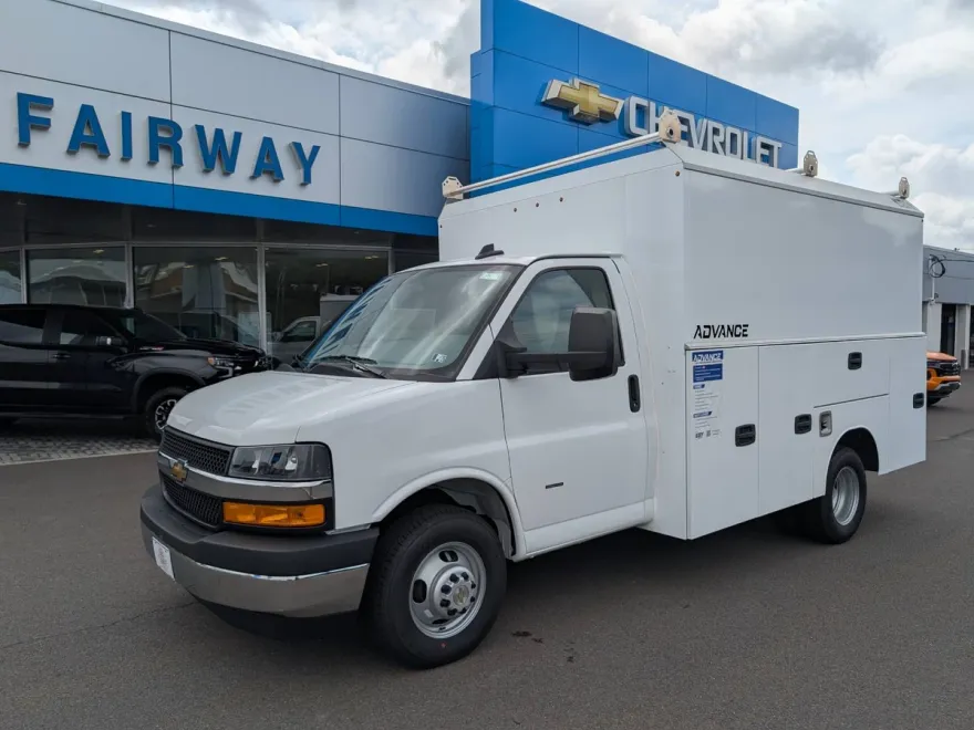 2025 Chevrolet Express 3500 Cutaway Van photo 1