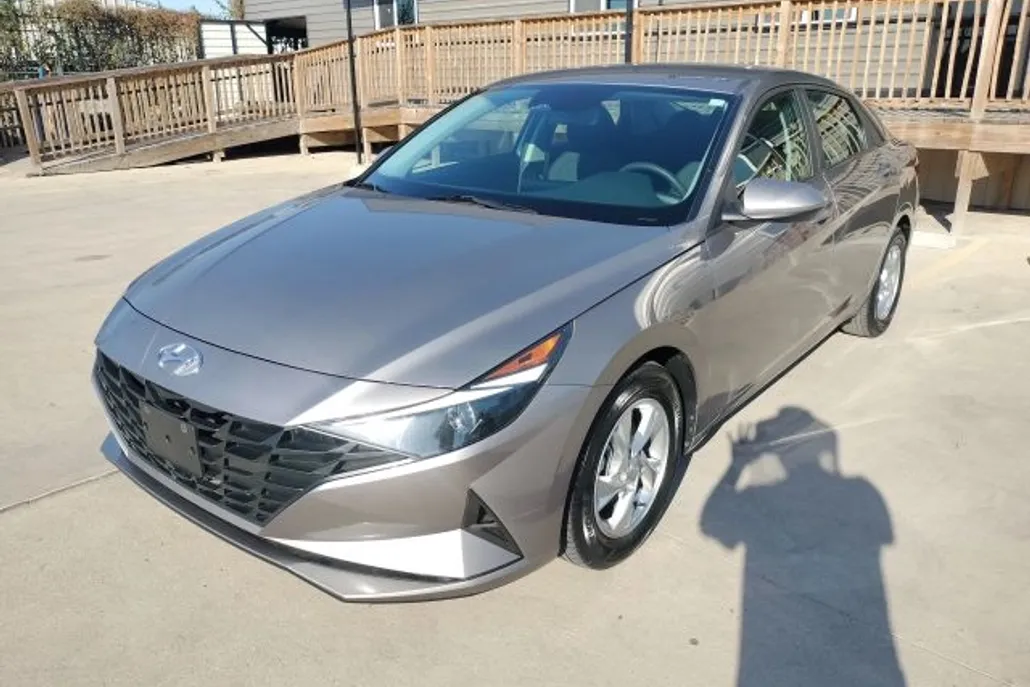2023 Hyundai Elantra SE photo 1