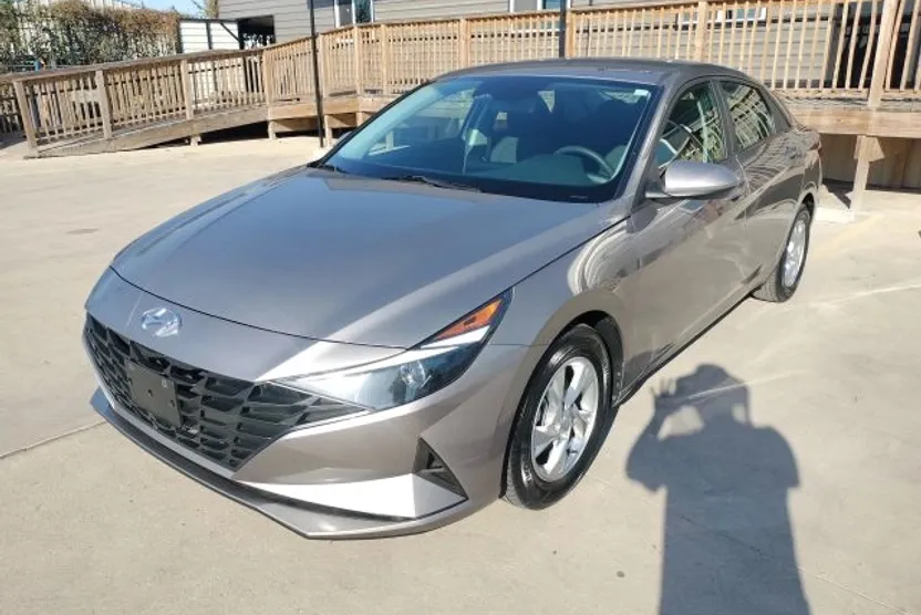 2023 Hyundai Elantra SE photo 1