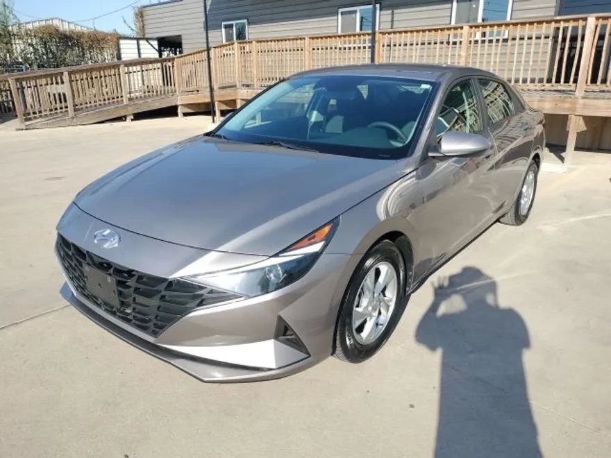 2023 Hyundai Elantra SE photo 1