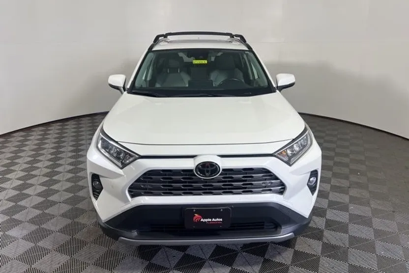 2019 Toyota RAV4 Limited photo 1