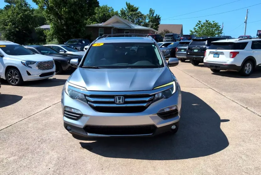 2016 Honda Pilot Elite photo 1