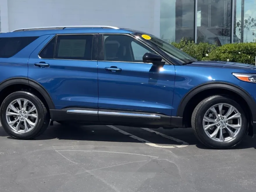2023 Ford Explorer Limited photo 1