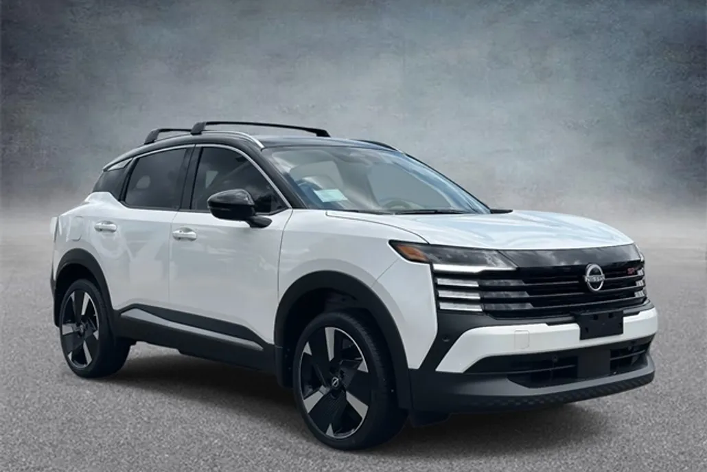 2025 Nissan Kicks SR photo 1