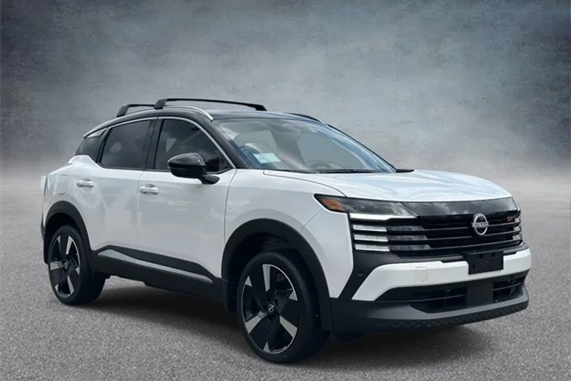2025 Nissan Kicks SR photo 1