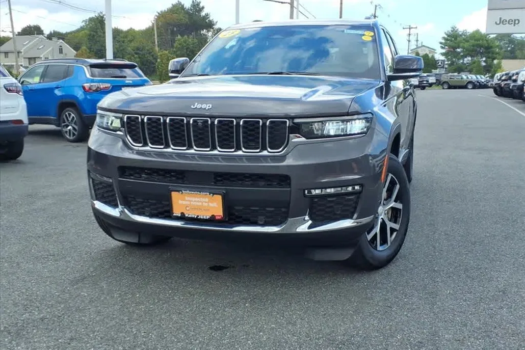 2023 Jeep Grand Cherokee Limited photo 1