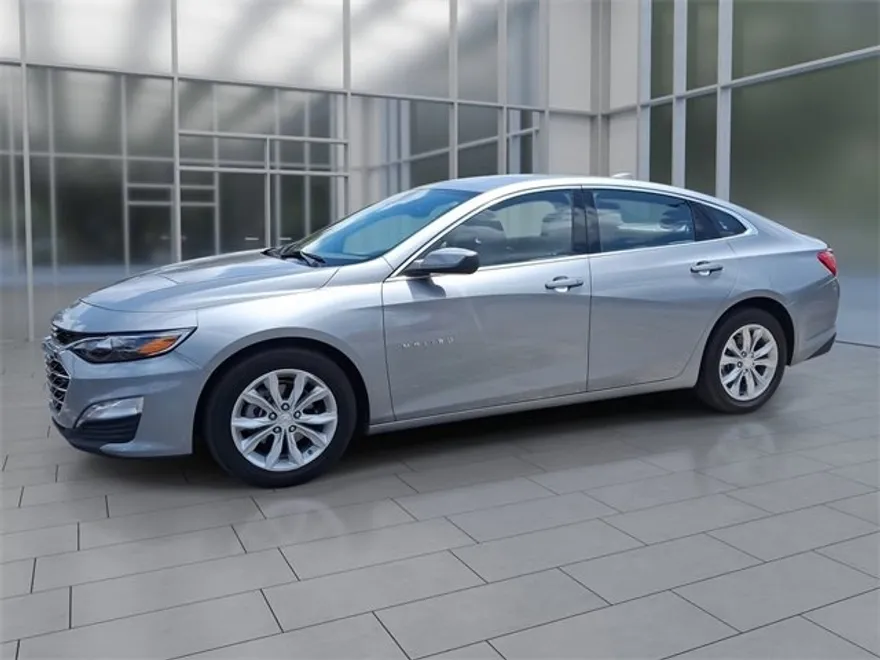 2024 Chevrolet Malibu 1LT photo 1