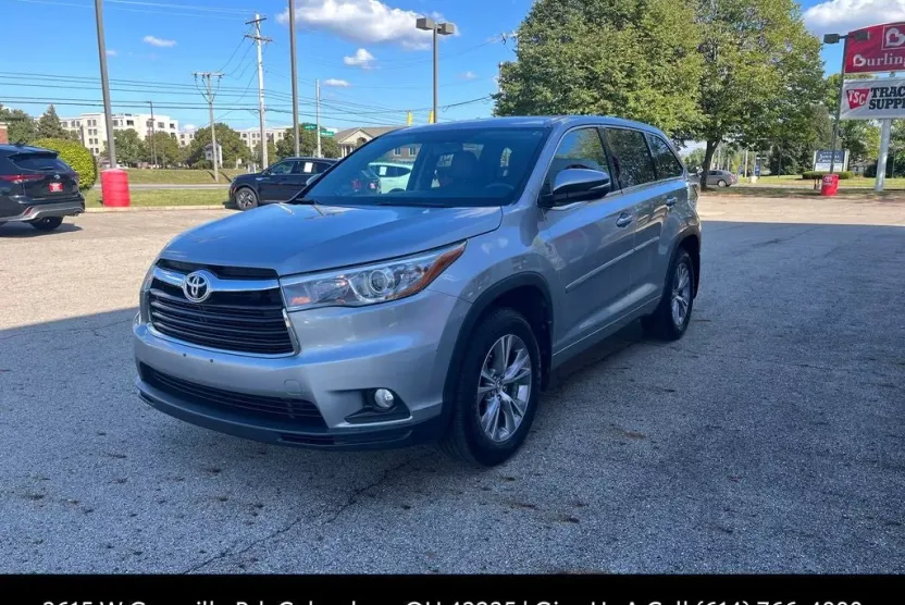 2016 Toyota Highlander LE photo 1