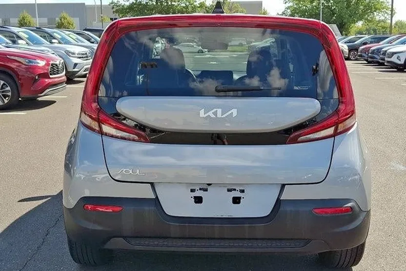 2022 Kia Soul LX photo 1