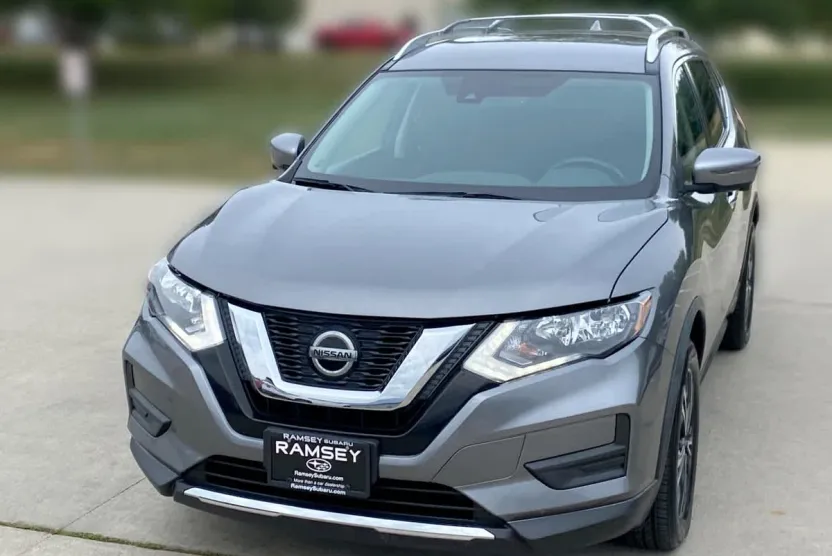 2020 Nissan Rogue SV photo 1