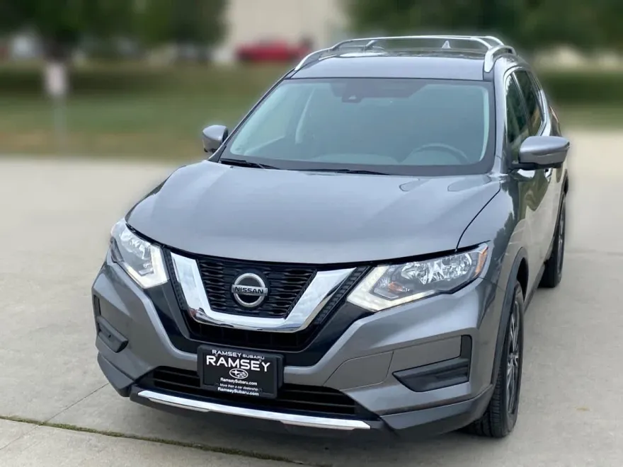 2020 Nissan Rogue SV photo 1