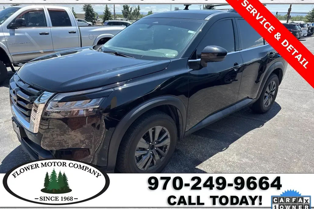 2022 Nissan Pathfinder SV photo 1