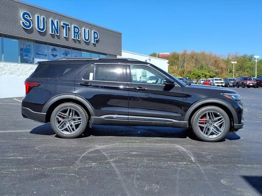 2025 Ford Explorer ST photo 1