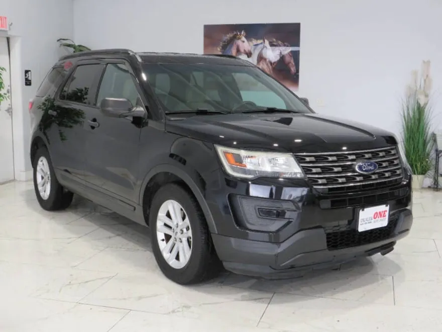 2016 Ford Explorer Base photo 1