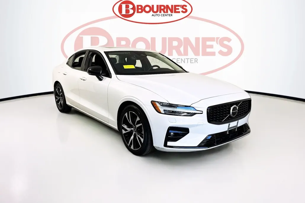2025 Volvo S60 B5 Core AWD photo 1