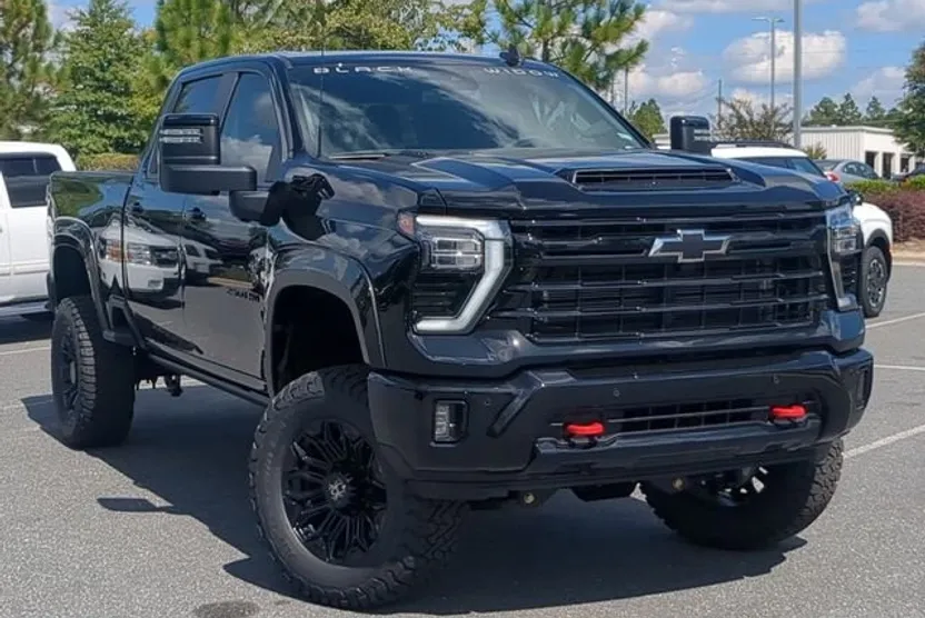 2025 Chevrolet Silverado 2500HD LT photo 1